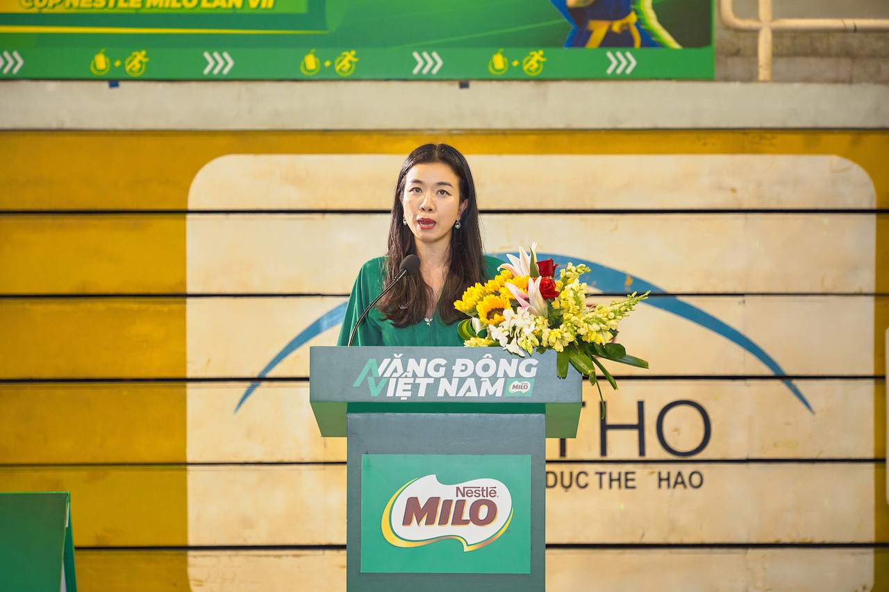 3-ba-le-bui-thi-mai-uyen-giam-doc-nganh-hang-milo-va-sua-cong-ty-nestle-viet-nam-chia-se-tai-le-khai-mac-dai-hoi-the-thao-hoc-sinh-thanh-pho-ho-chi-minh-hoi-khoe-phu-dong-nam-hoc-202-1714139949.jpg