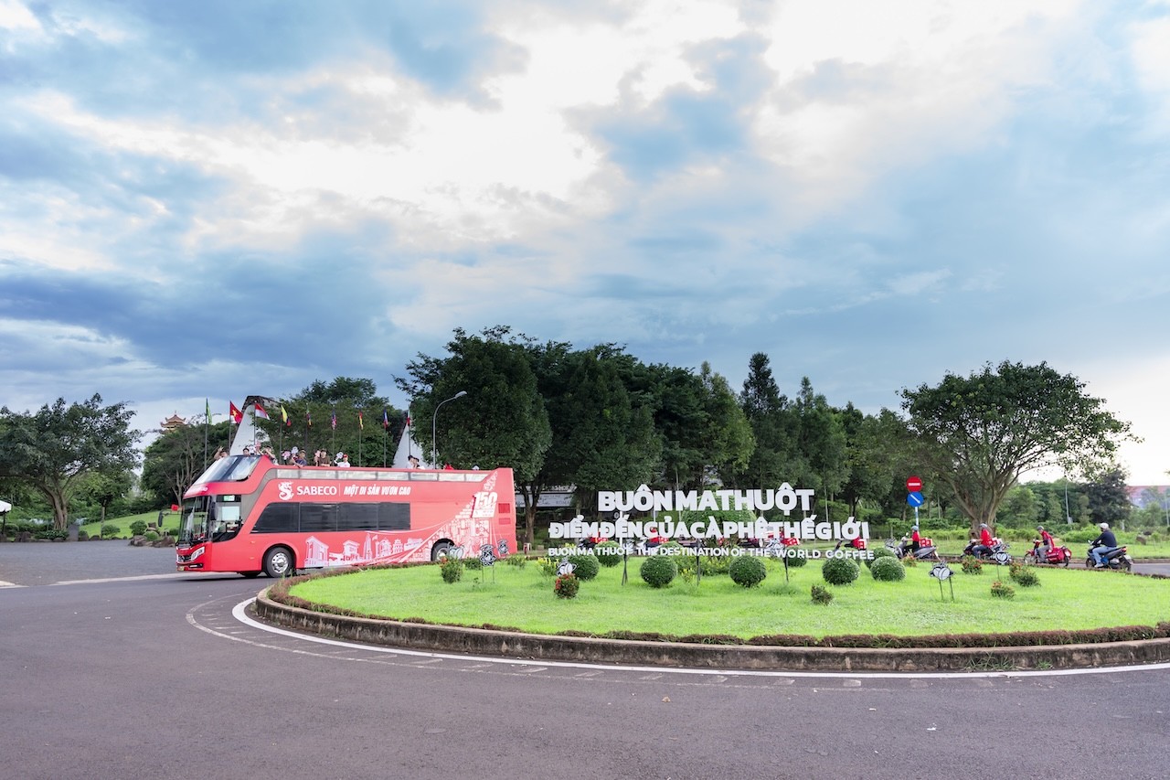 hanh-trinh-di-san-dua-nguoi-dan-dak-lak-kham-pha-nhung-ngoc-ngach-cua-thanh-pho-buon-ma-thuot-qua-trai-nghiem-moi-me3-1760277573.jpg