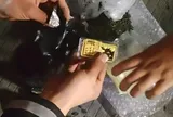 Phát hiện 3 thỏi vàng trị giá 230 triệu đồng trong một gói trà