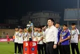 U15 Hà Nội lần đầu vô địch U15 quốc gia, được chủ tịch Hà Nội FC Đỗ Vinh Quang vinh danh trên sân Hàng Đẫy