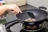 Ngày càng nhiều người tử vong vì ung thư, bác sĩ nói thẳng: Thường xuyên làm 4 việc này chẳng khác nào “nuôi” tế bào ung thư