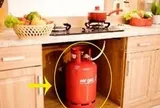 Đặt bình gas ngay dưới bếp gas là đúng hay là sai? Đáp án khiến nhiều người giật mình