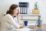 Thường xuyên buồn ngủ vào buổi sáng: Nghiên cứu của Harvard cảnh báo nguy cơ tử vong tăng 1,3 lần
