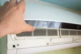 Bật điều hòa nghe tiếng lạ, người đàn ông vội mở ra kiểm tra rồi bất ngờ: Ai xem cũng rùng mình!