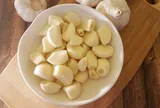 Ăn tỏi mỗi sáng khi bụng đói, người đàn ông 58 tuổi nhận cái kết "không thể ngờ"