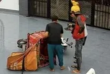 Vừa gọi “anh Nhân ơi…” thì shipper giao hàng gặp nạn, đoạn camera do chủ nhà trích xuất lan truyền khắp nơi