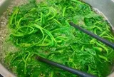 Luộc rau nên đậy hay mở nắp nồi? Đơn giản thế mà nhiều người vẫn sai