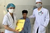Tai nạn hy hữu, đang chạy xe bị cây tre cứa ngang cổ