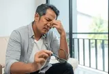 Vì sao càng thành đạt, nhiều đàn ông trung niên càng ít bạn bè?
