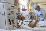 Uống nước thấy xuất hiện 4 dấu hiệu này, bác sĩ cảnh báo: Chức năng thận suy giảm, bệnh thận đang "cận kề"