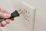 3 món đồ điện trong nhà cần rút phích cắm trước khi ngủ