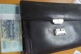 Phát hiện cọc tiền 500.000 đồng và 1 thẻ BHYT nằm chơ vơ tại nhà ga, Cảng Hàng không quốc tế Nội Bài lập tức xác minh