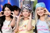 Hàng nghìn fan nữ biến concert Thanh xuân thành sàn diễn thời trang