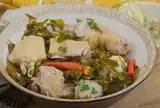 Đi chợ thấy nắm lá dại này nhớ mua ngay: Đem vò nát nấu với thịt gà, vị chua thanh cuốn miệng, ăn đến đâu sảng khoái đến đấy