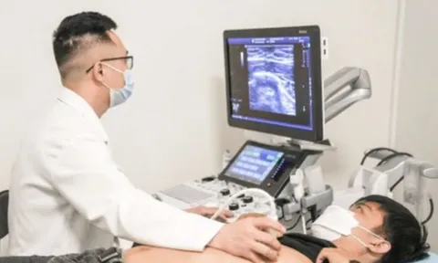 Người đàn ông 61 tuổi phát hiện ung thư vú sau 1 năm sờ thấy khối u ở ngực