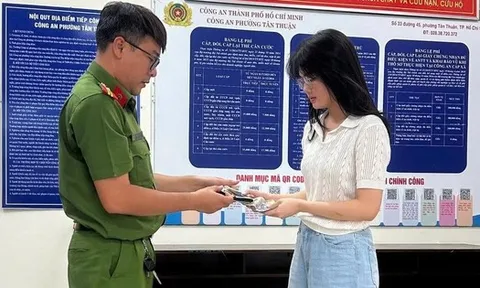 Đang đi siêu thị Lotte Mart, cô gái bất ngờ nhận tin vui từ số lạ