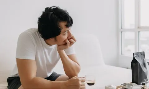 Sau tuổi 40, vì sao nhiều nam giới bỗng nhiên hay mệt mỏi, dễ cáu gắt? Biết lý do nhiều anh còn cảm thấy ngại