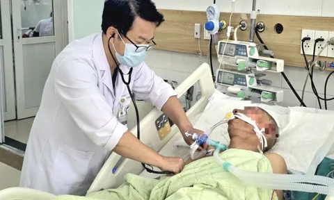 Bệnh viện Bạch Mai tiếp nhận ca bệnh ngộ độc khí CO nặng do tự chữa bệnh theo mạng xã hội