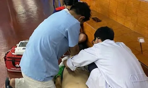 Ngưng tim khi chơi cầu lông, bác sĩ chỉ ra 'tử huyệt' và cách phòng ngừa