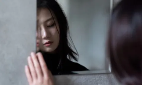 5 thay đổi ở vùng đầu và mặt CẢNH BÁO gan sắp "cứng như đá", xơ xác vì bệnh tật