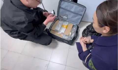 Nhân viên quên vali “không ai dám bê một mình” trên tàu cao tốc: Thứ bên trong có giá trị gần 2.000 tỷ