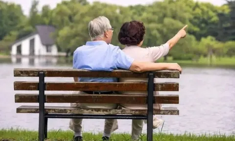 Người đàn ông 77 tuổi đã sống chung với bệnh ung thư cho đến năm 95 tuổi: Phương pháp của ông chỉ gói gọn trong 5 từ