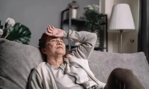 Họp gia đình khoe vòng vàng 80 triệu đồng được con trai tặng, tôi “điếng người” vội cất vòng đi vì 1 câu nói, thề cả đời không thể quên