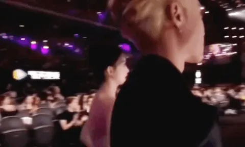 Trời ơi cặp đôi không ai ủng hộ đến bên nhau thật rồi: Nhà gái già chát, nhà trai đen đủi chạy cũng không được