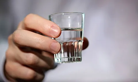 Uống rượu bia ngày Tết thấy những dấu hiệu sau cần đi viện gấp