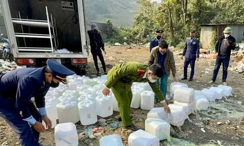 Nỗi lo rượu giả “bủa vây” thị trường Tết