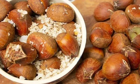 Ngày càng nhiều người còn trẻ đã khổ sở vì bệnh gan, bác sĩ nói thẳng: 4 loại hạt này ăn nhiều "phá gan" hơn bia rượu