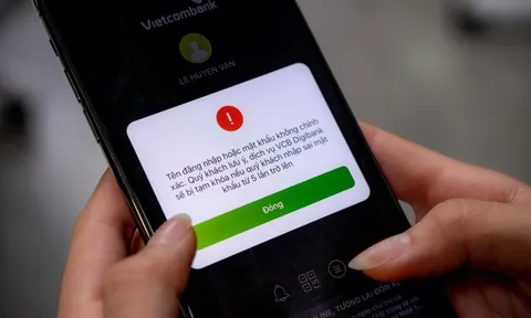 Tại sao lừa đảo biết rõ tài khoản ngân hàng của nạn nhân đang bị khoá để ‘giăng bẫy’?