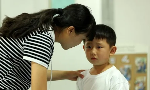 Làm mẹ 20 năm tôi mới thấm: Con không cần đứng đầu lớp, chỉ cần vững 3 kỹ năng này lớn lên vẫn “thành rồng thành phượng”