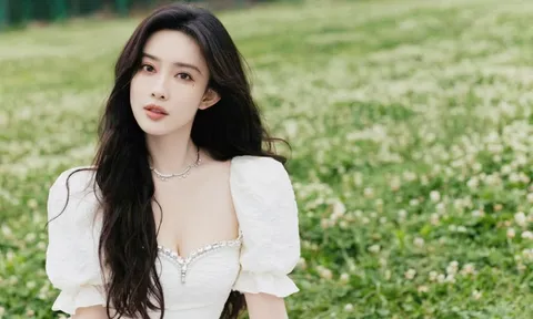 Nữ diễn viên 9X gây chú ý khi thưởng Tết cho nhân viên bằng ô tô