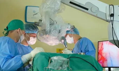 Nhiều người xuất huyết não nguy kịch, bác sĩ cảnh báo đột quỵ mùa Tết