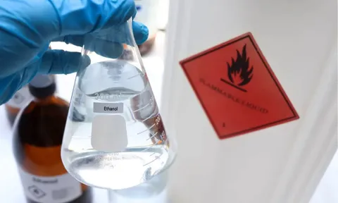 Nâng ly ngày Tết, phân biệt rượu thật, rượu giả thế nào?