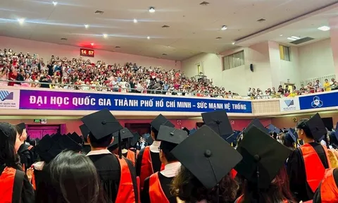 Một bài đăng trên Threads đang hot: "Rời giảng đường, các bạn 2k4 có ổn không?"