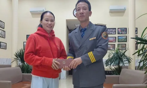 Phát hiện 39 tờ tiền có mệnh giá từ 500K-50K, dây chuyền vàng, lắc tay vàng, khuyên tai vàng bị bỏ quên trên chuyến tàu về ga Hà Nội