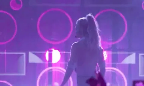 Sự hết thời của mỹ nhân làm khuynh đảo thế giới: Vướng tranh chấp 18 tỷ đồng, sang tay toàn bộ nhạc để trả nợ