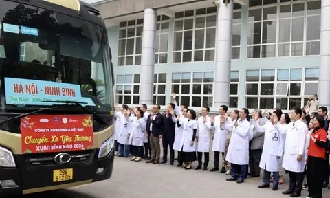 Bệnh nhân ăn tất niên cùng bác sĩ trước giờ về quê đón Tết