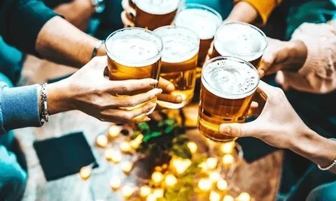 Bác sĩ chuyên khoa gan nói thẳng: Đừng nghĩ uống bia không độ là vô hại!