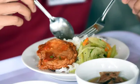 Nên ngừng ăn trước khi đi ngủ bao lâu để tránh các bất lợi trào ngược, tăng cân?