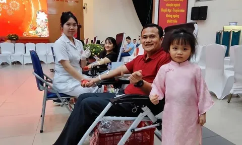 Vợ chồng rủ nhau du xuân tại Viện Máu, trao 'lì xì sự sống' đầu năm