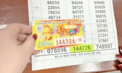 Bé 3 tuổi vứt tờ vé số trúng độc đắc của bố ra cửa ngay ngày Tết: Diễn biến bất ngờ sau đó