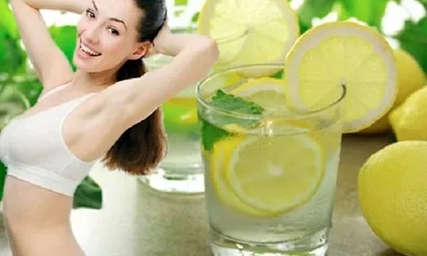 Sau Tết hãy uống nước chanh pha theo cách này: Cực đơn giản lại đảm bảo "lọc mỡ" thần tốc, da lại sáng, mụn lại mờ