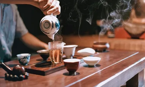 Lợi ích đặc biệt khi uống trà ngày Tết và cách chọn trà phù hợp trong từng tình huống