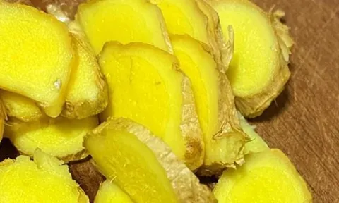 2 năm nấu ăn gì cũng cho gừng, người phụ nữ 53 tuổi sau tái khám, bác sĩ ngạc nhiên hỏi “Chị đã làm gì?”