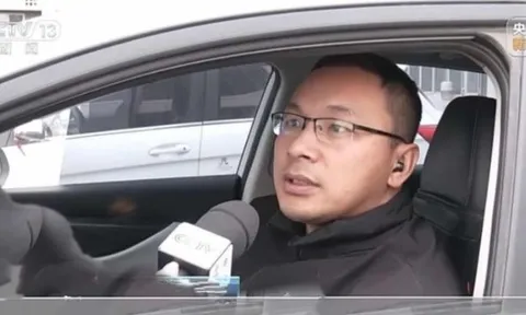 Khách đi taxi hết 37k nhưng chuyển khoản hơn 552 triệu đồng, tài xế muốn trả lại thì bị từ chối liền báo cảnh sát