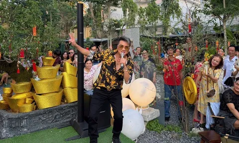 "Ông hoàng nhạc Việt" đình đám phải tạm đóng quán cafe sau nửa tháng khai trương