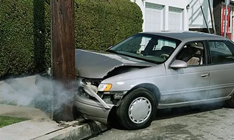 Cứu bạn thoát chết khỏi tai nạn xe hơi, cô gái bị đòi bồi thường 101 tỷ đồng